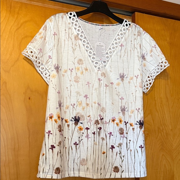 Madewell Tops - Madewell White Floral V-Neck Eyelet Trim Top